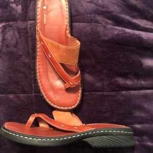 Columbia women’s Red Leather Flip flop Sandal sz 9